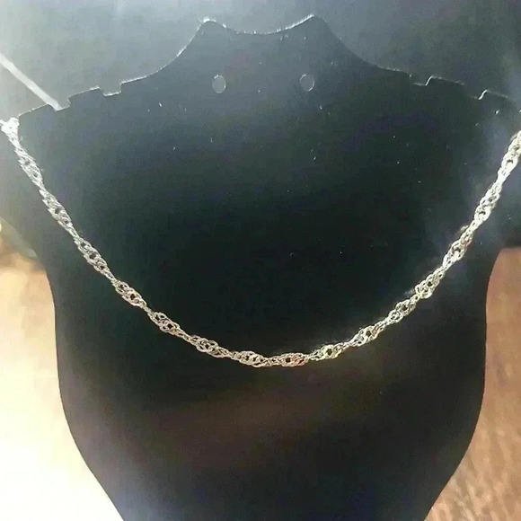 Simple elegant chain - Picture 2 of 6